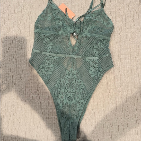 Mentionables Lace Bodysuit NWT Valentine’s Day Lingerie Medium - Picture 3 of 3